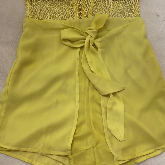 Yellow romper (small) - Picture 10 of 10